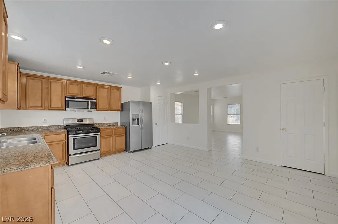3 bed, 2.5 bath, 1546 sqft, $1,900 — Photo 3