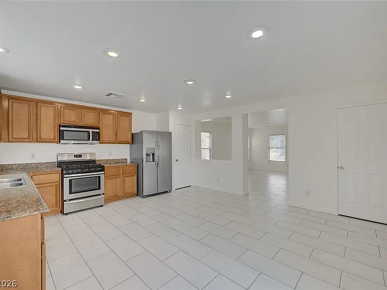 5672 Park City Ave — Photo 3