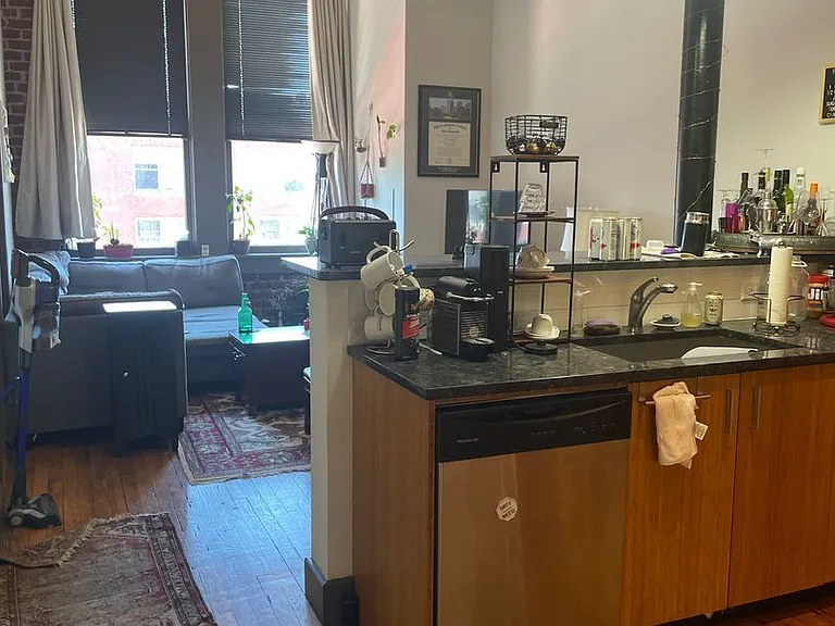 1322 W Broad St — Photo 44