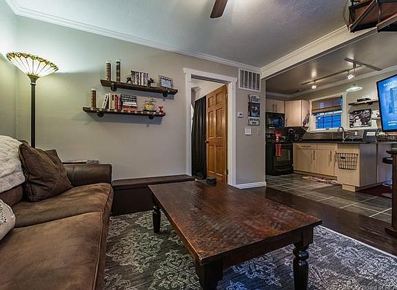 4th image of 1150 Empire Ave #38