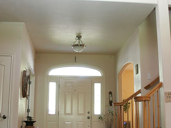 3rd image of 653 Grand View Dr
