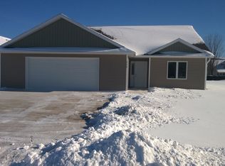 235 7th St NE, Plainview, MN 55964