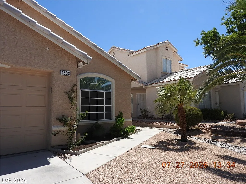 3 bed, 2.0 bath, 1314 sqft, $1,900 — Photo 2