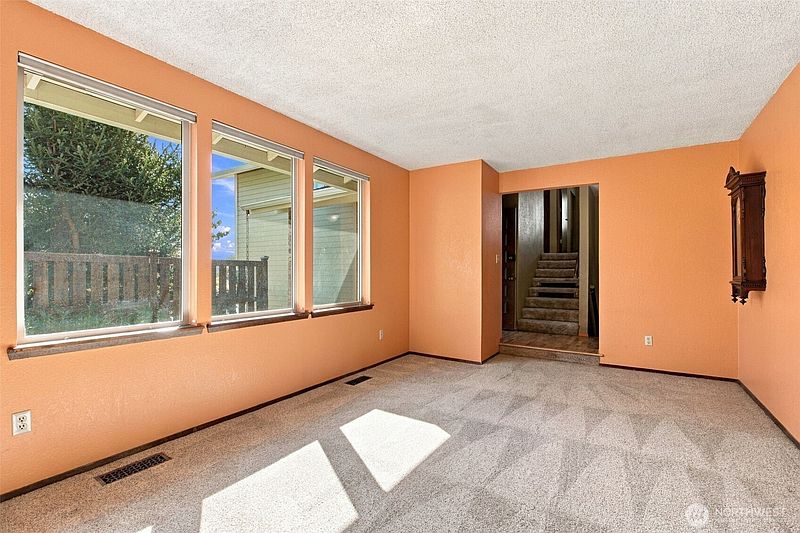4th image of 312 N 50th Avenue