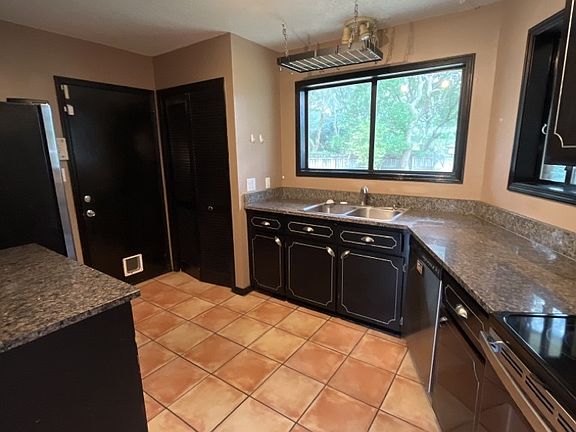 103 Edna - Kitchen_10022024