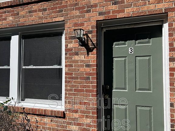 2nd image of 1055 Rives Rd APT 3