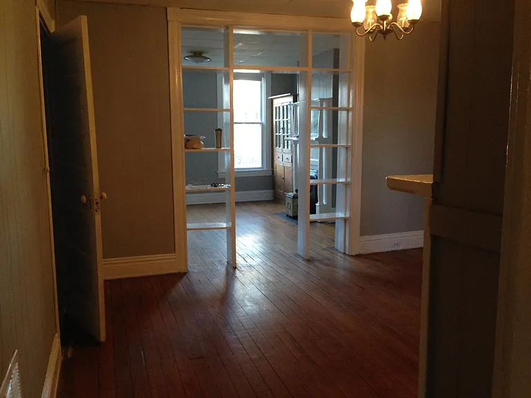 3207 Parkwood Ave #WHOLE HOUSE — Photo 10