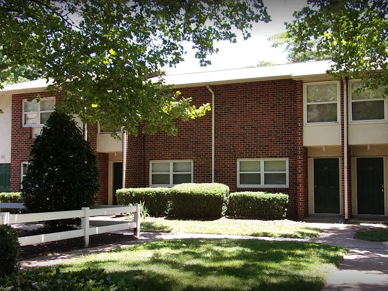 Aden Park Apartments — Photo 41