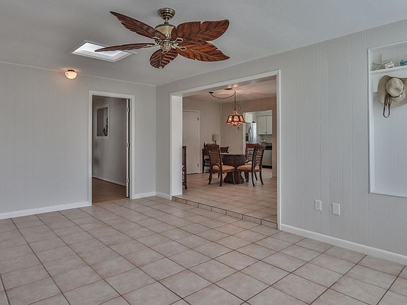 4th image of 31 Briggs Dr