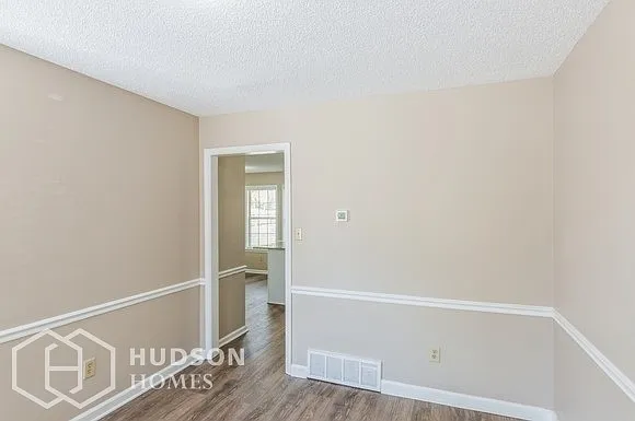 4 bed, 2.5 bath, 2099 sqft, $2,545 — Photo 3