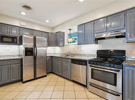 3rd image of 1109 Highland Ave