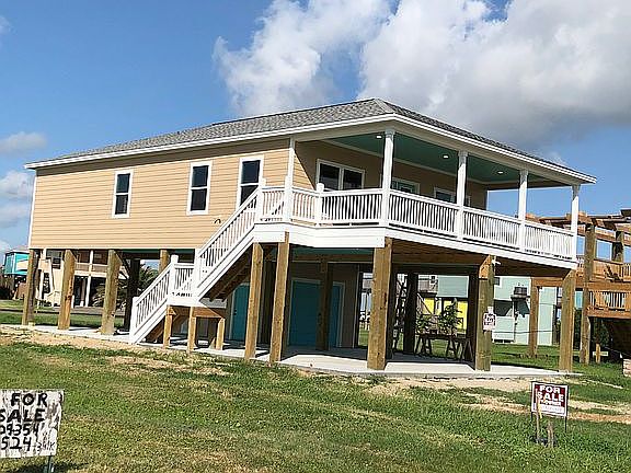 3rd image of 983 Bahama Dr