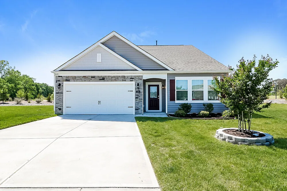 3 bed, 2.0 bath, 2072 sqft, $2,215 — Photo 1