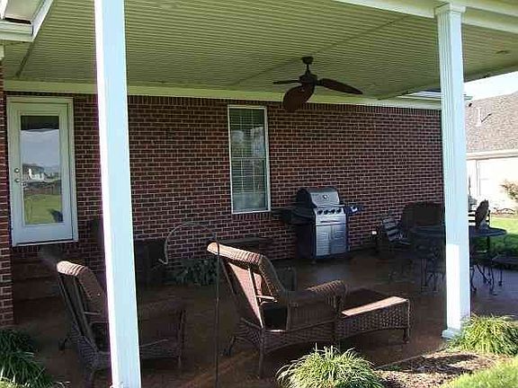 3rd image of 704 Summerlin Dr
