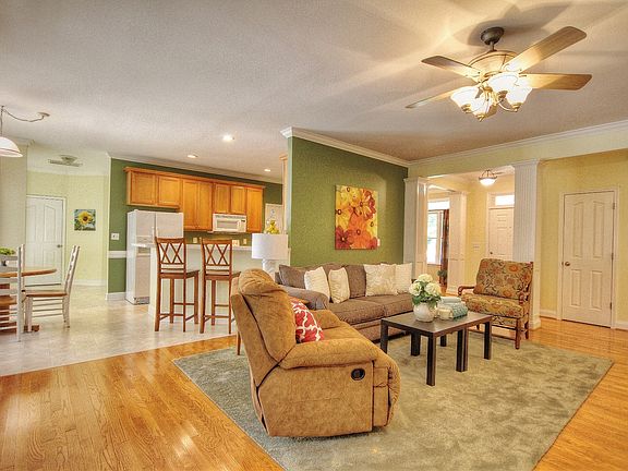 5th image of 109 Tall Oak Dr