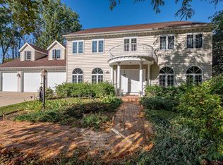 2560 N Trillium Cir, Green Bay, WI 54313