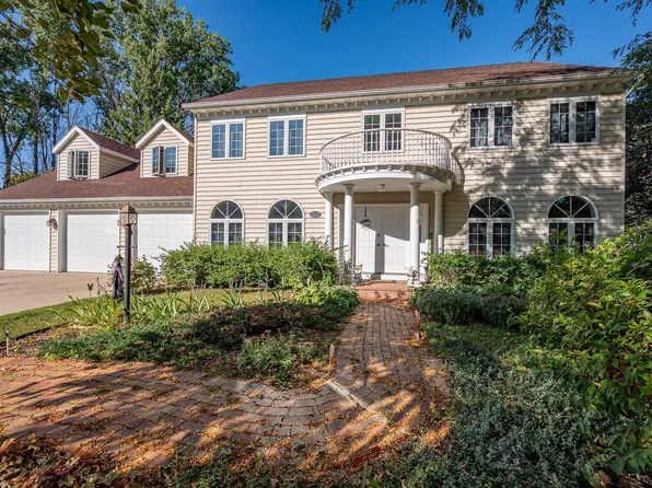 2560 N Trillium Cir, Green Bay, WI 54313