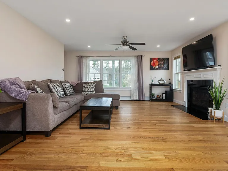 11 Dylan Dr — Photo 7