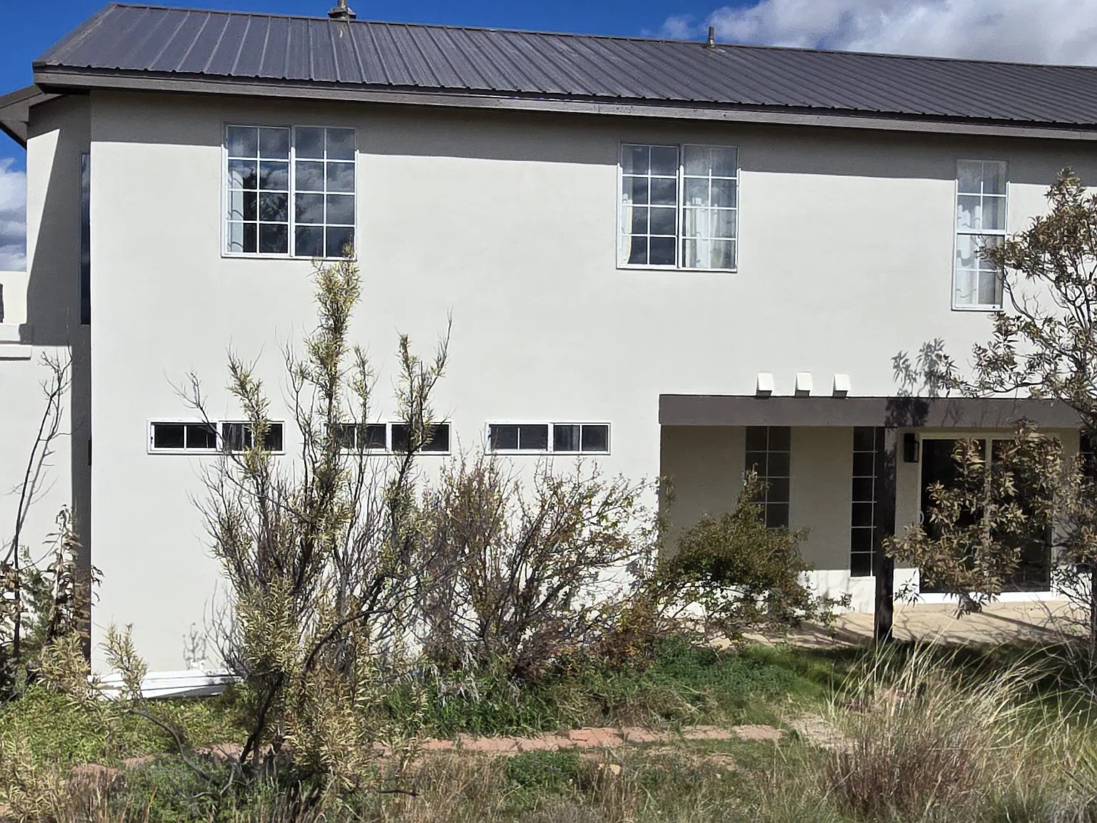 4 bed, 2500 sqft, $2,200 — Photo 2