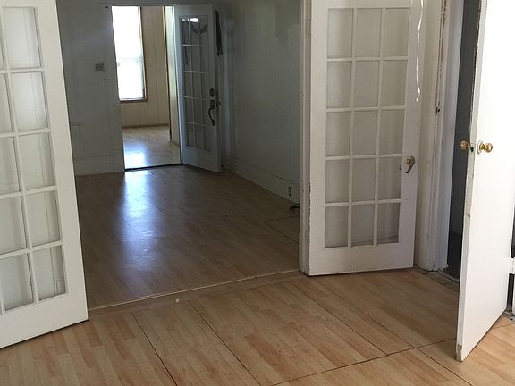 4th image of 920 W Goforth St