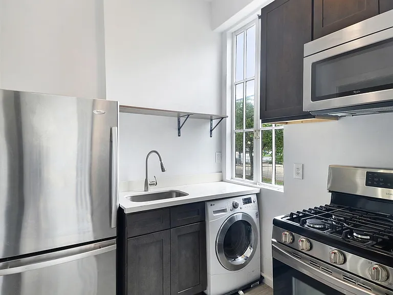 3413 Carondelet St #G — Photo 3