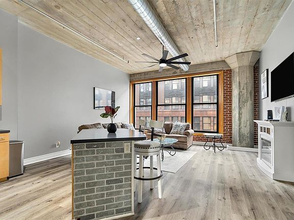 4th image of 1601-1609 Washington Ave #406