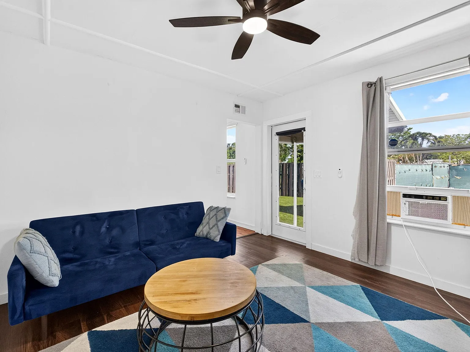 1 bed, 1.0 bath, 672 sqft, $2,100 — Photo 3