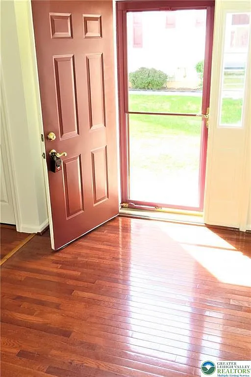 3 bed, 2.5 bath, 2030 sqft, $2,500 — Photo 3