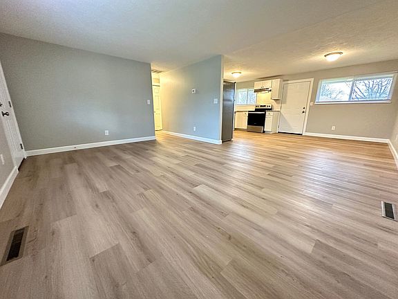 4th image of 305 Primrose Ln