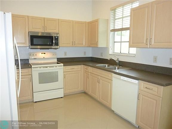 4th image of 12462 SW 44th Ct