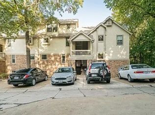 2200 Canyonlands Dr #1, Maryland Heights, MO 63043