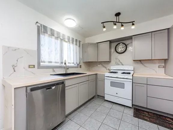 2nd image of 5860 Allemong Dr