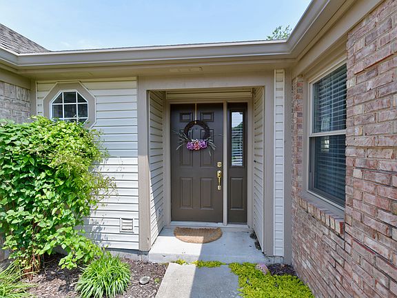 2nd image of 1920 Maple Park Dr