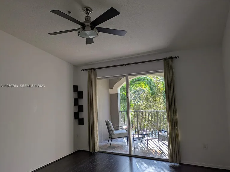 6831 SW 44th St #302 — Photo 5