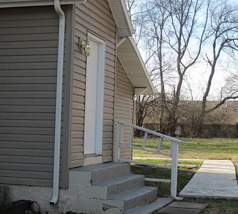 2nd image of 121 Woodlawn Dr APT 3