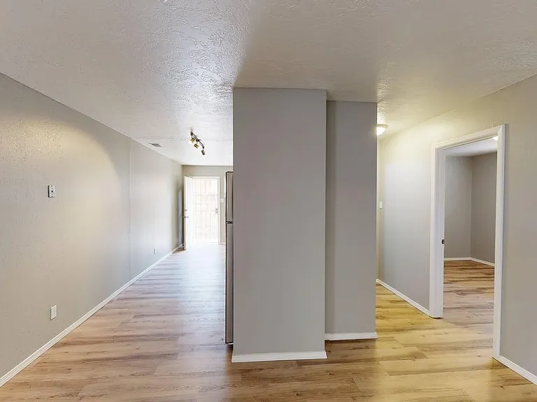 Contemporary, Loaded 2 Bed 2 Bath Apartment on Conchas Park — Photo 7