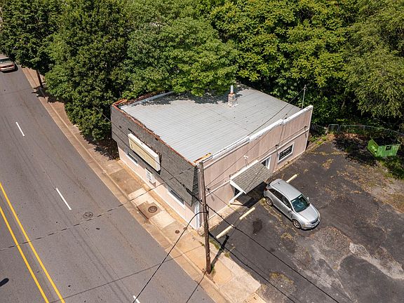 3rd image of 2810 Campbell Ave