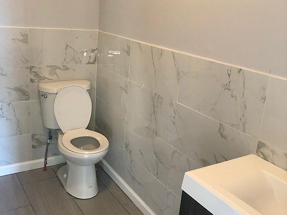 4th image of 807 Summer Ave #1A