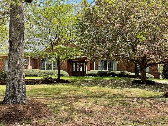 1st image of 371 Fairway Dr