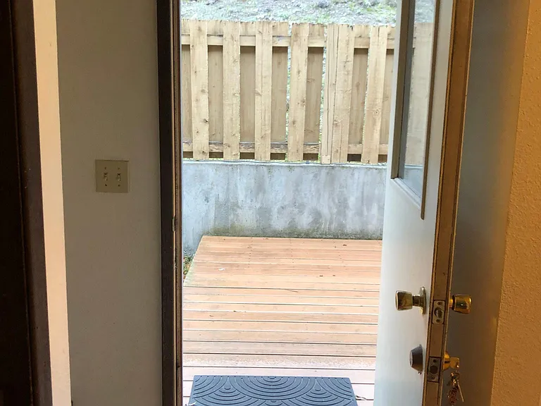 136 W Cora Ave — Photo 6