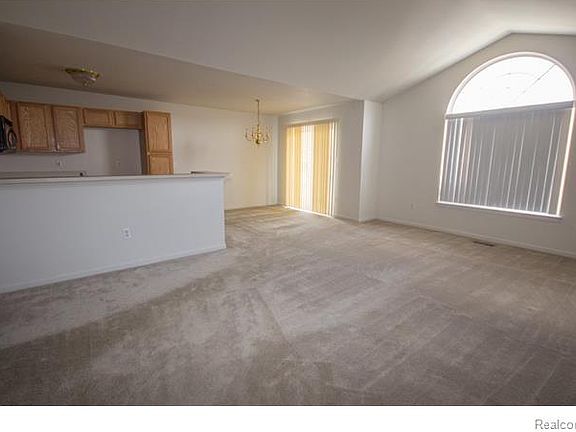 4th image of 15231 Cornell Dr