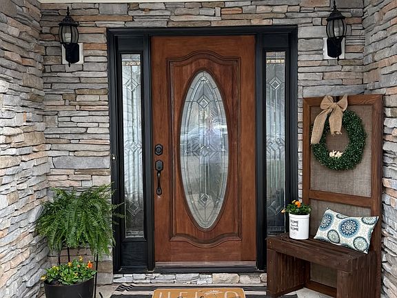 2nd image of 161 Colonial Way