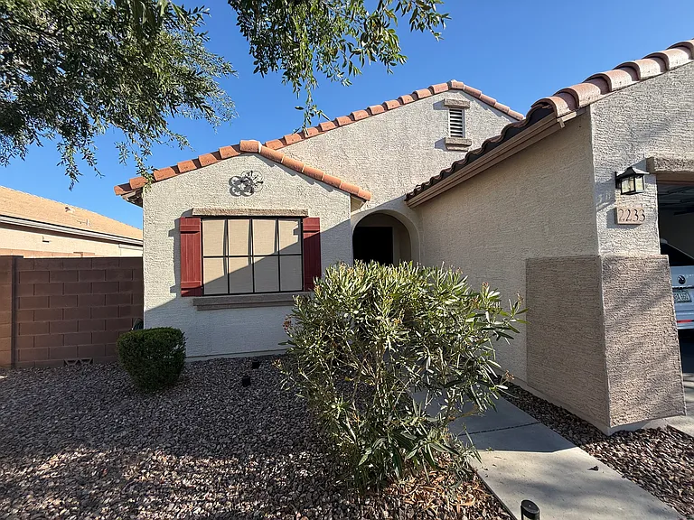 2233 E Stacey Rd — Photo 3