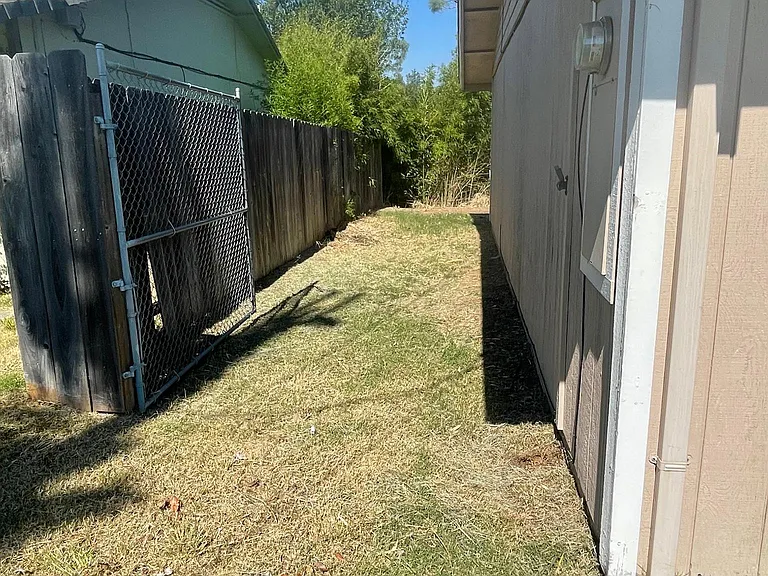 4400 Melody Ln — Photo 23