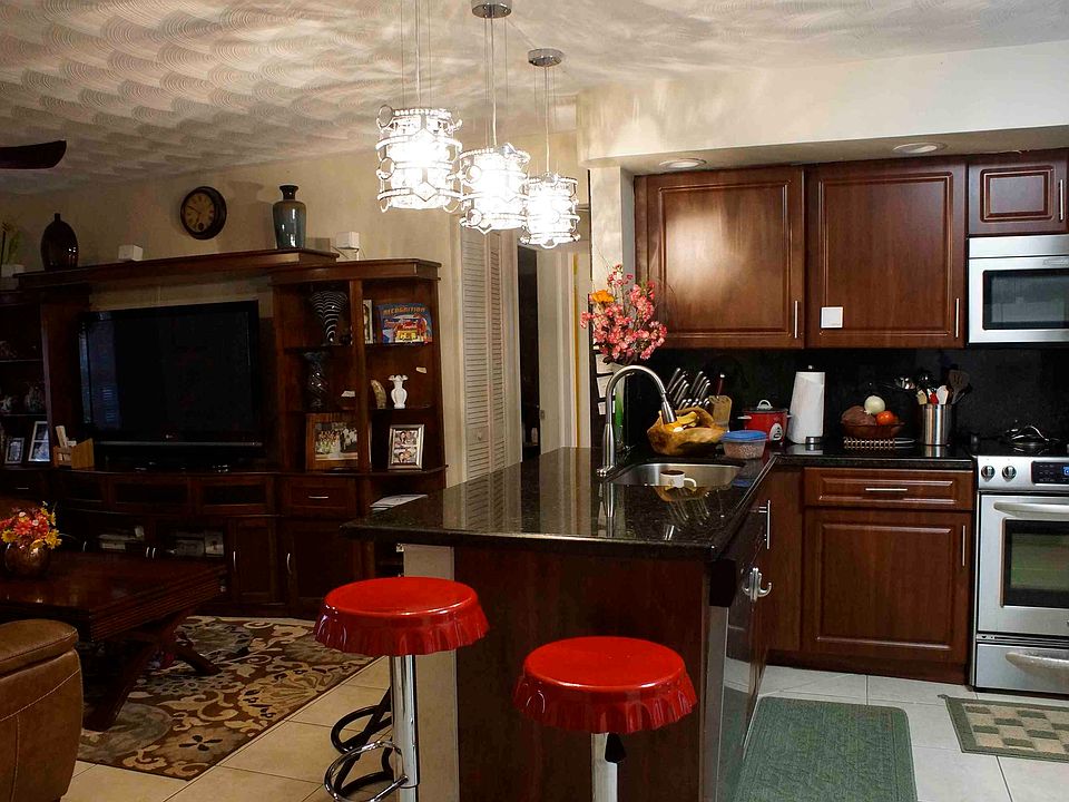 2nd image of 2748 SW 47th St