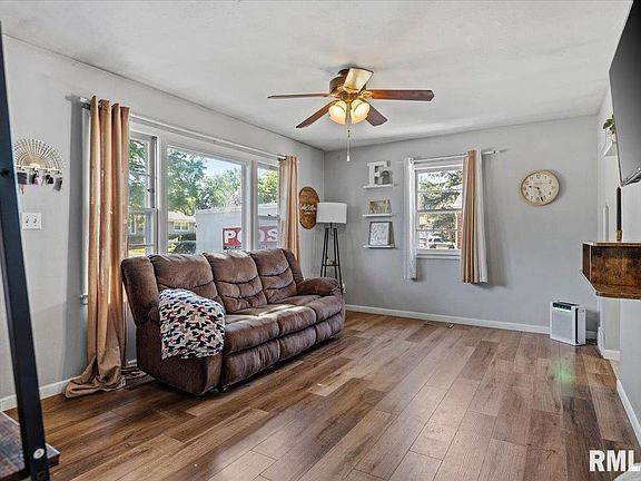 5th image of 17 Midland Ct