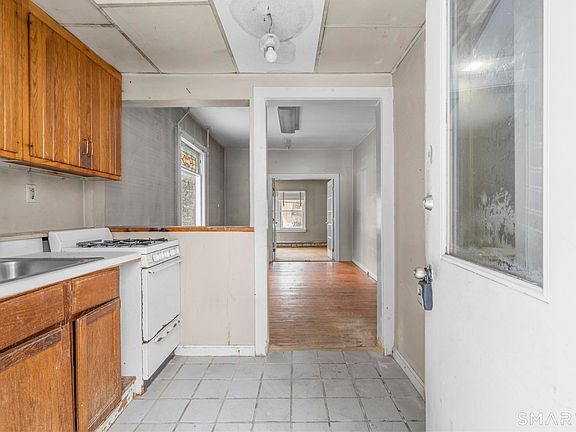 4th image of 937 Danbury Road