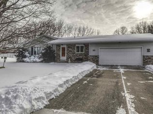 325 N Harrison Cir, Cedarville, IL 61013