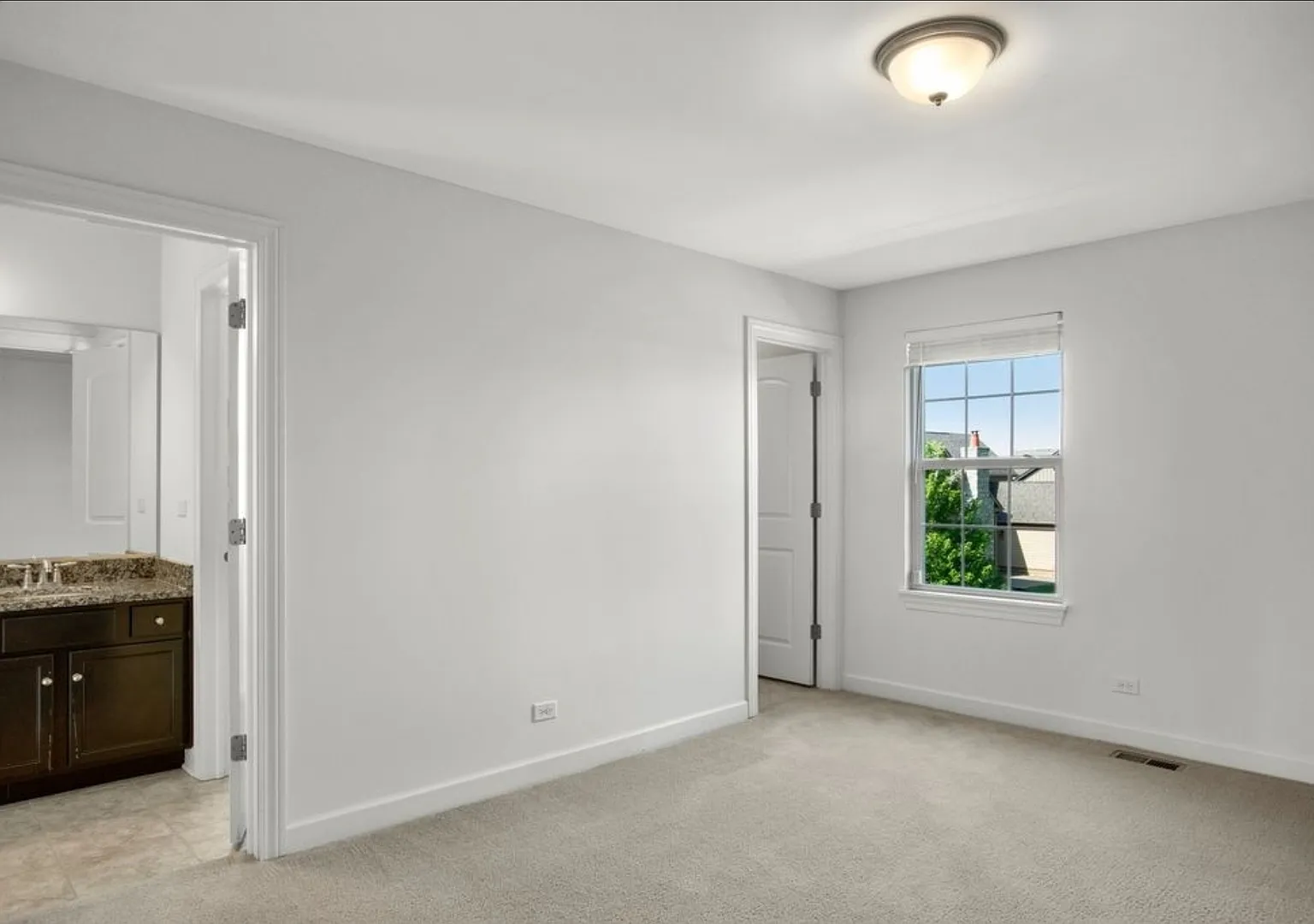 5 bed, 6.0 bath, 3920 sqft, $6,990 — Photo 2