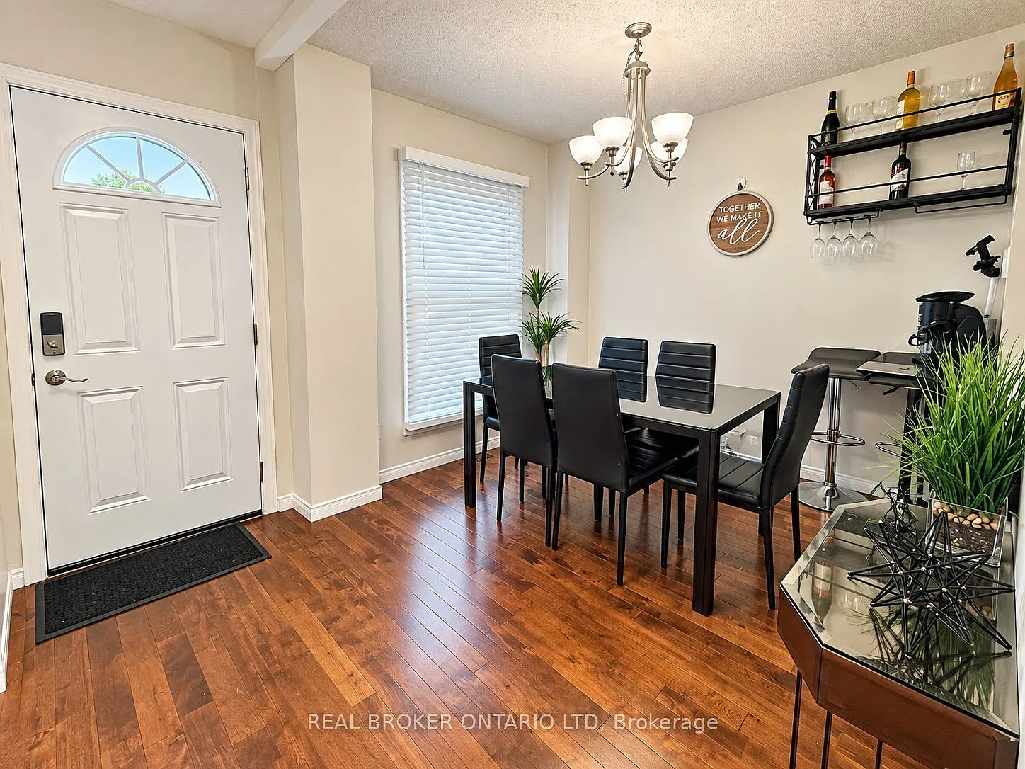 3 bed, $2,200 — Photo 2